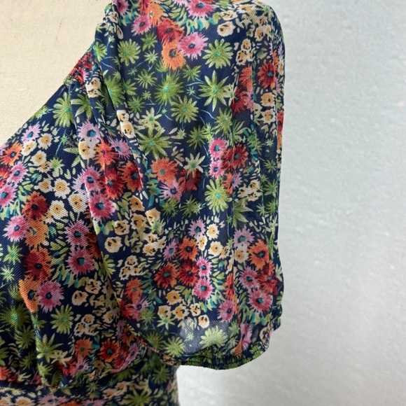 Urban Outfitters Cropped Floral Mesh Sweetheart top size Large women’s - Picture 5 of 9